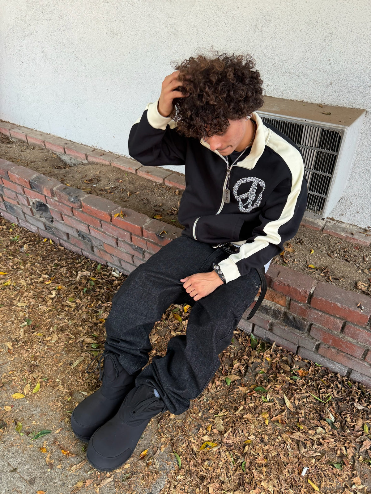 peacedbybones zip up